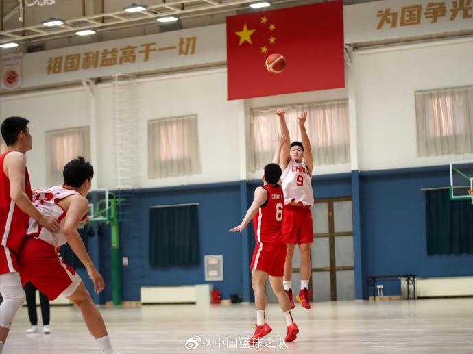  對(duì)抗訓(xùn)練繼續(xù)！中國(guó)男籃最新訓(xùn)練圖集新鮮出爐