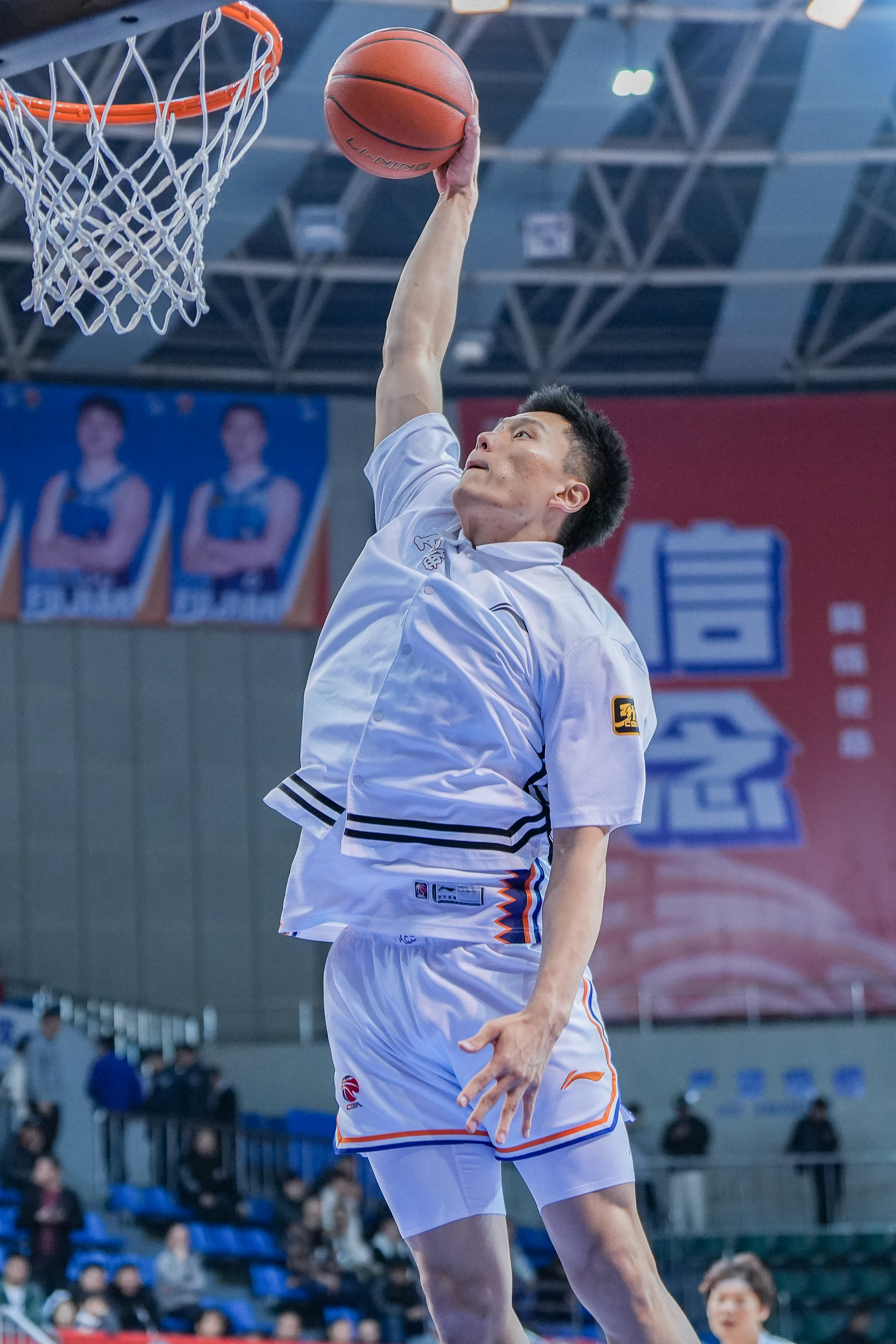  持續(xù)漲球！上海男籃“李花”組合—李弘權(quán)、李添榮