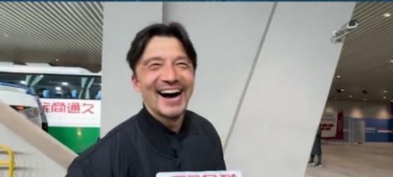  帶孩子和帶球隊(duì)哪個(gè)更累？謝暉笑言：都累，但帶孩子更累