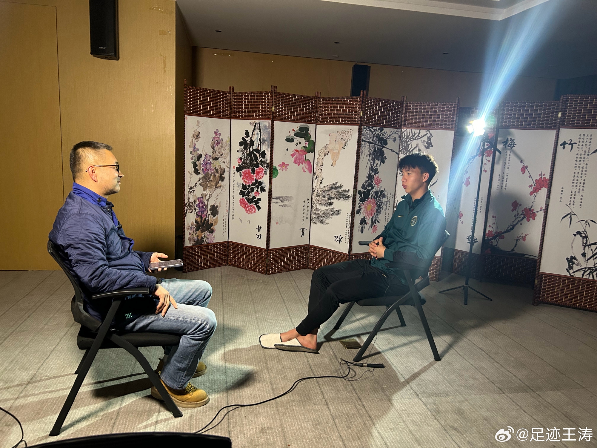  記者：王鈺棟視韋世豪為偶像&想加他微信，現(xiàn)進(jìn)了國足不知加到?jīng)]