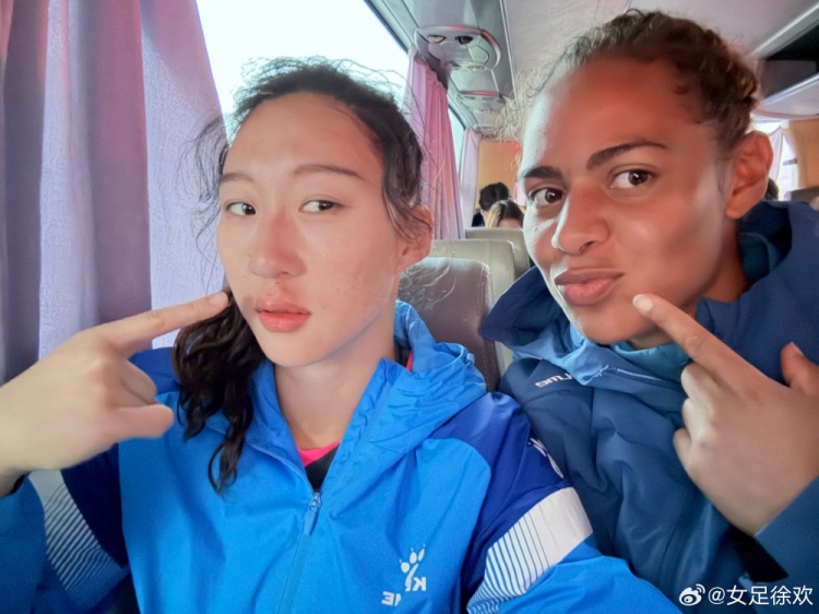  神勇！女足國門徐歡曬照，比賽中被球砸臉仍力保球門不失