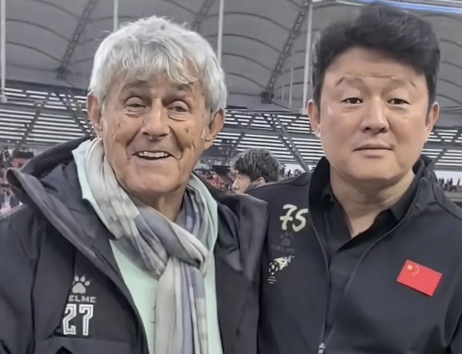  有點(diǎn)像？米盧差點(diǎn)將青島籍演員張磊誤認(rèn)為是孫繼海