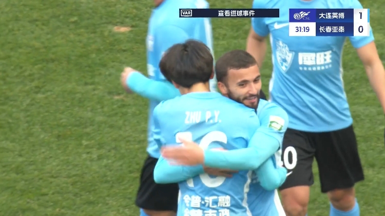  19歲朱鵬宇中超處子球！大連英博1-0領(lǐng)先長(zhǎng)春亞泰，馬萊萊助攻