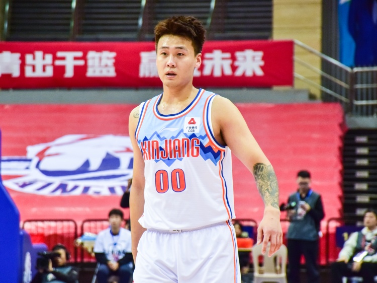  ??隨便打打！趙睿半場8中7&三分3中3貢獻(xiàn)18分2助攻2搶斷