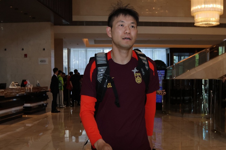  李源一3次助攻位居助攻榜榜首，李璇：再看伊萬發(fā)言覺得有種錯亂