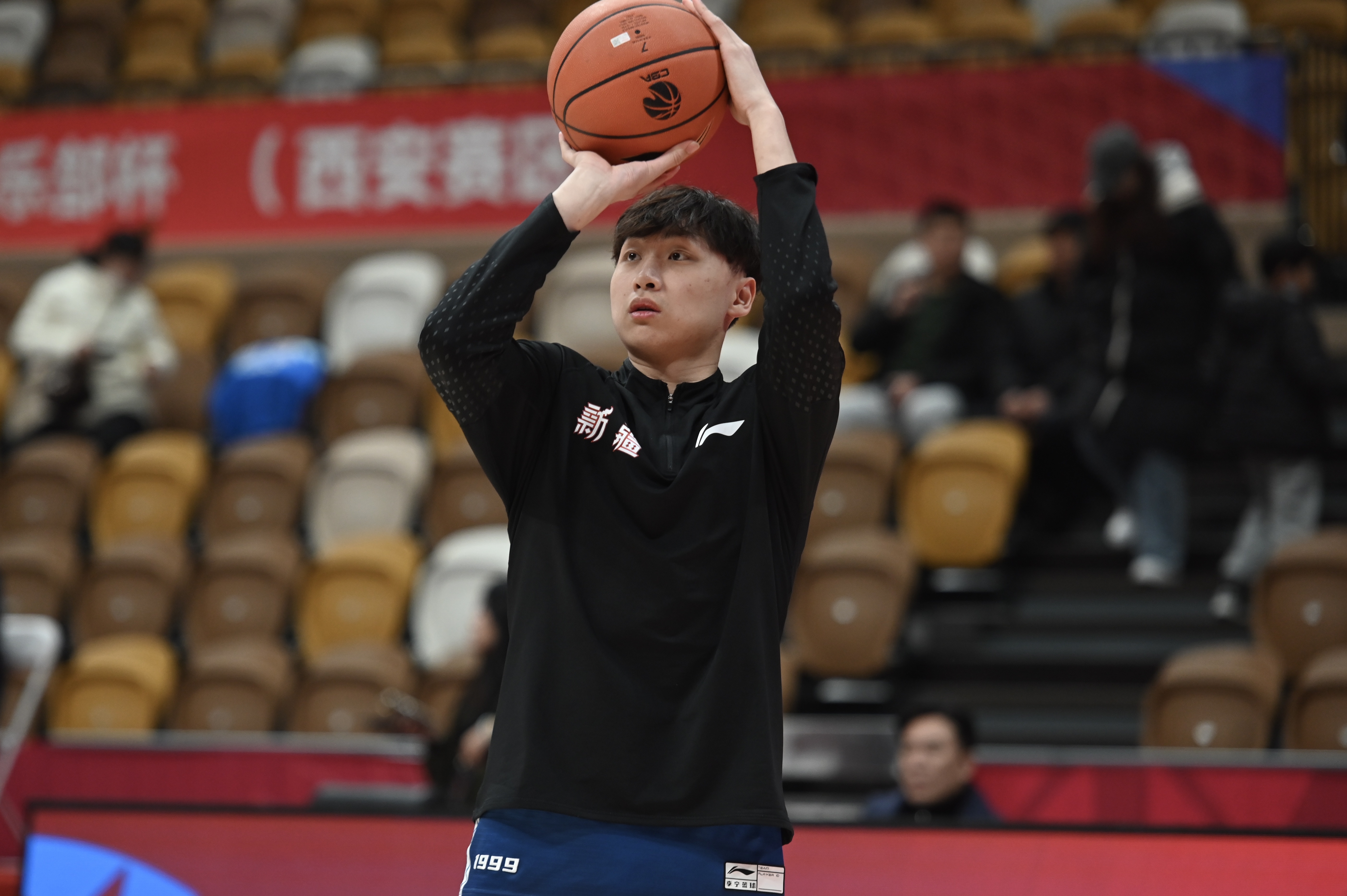 高效替補(bǔ)！齊麟7投4中&三分4中2 得到11分2板1帽