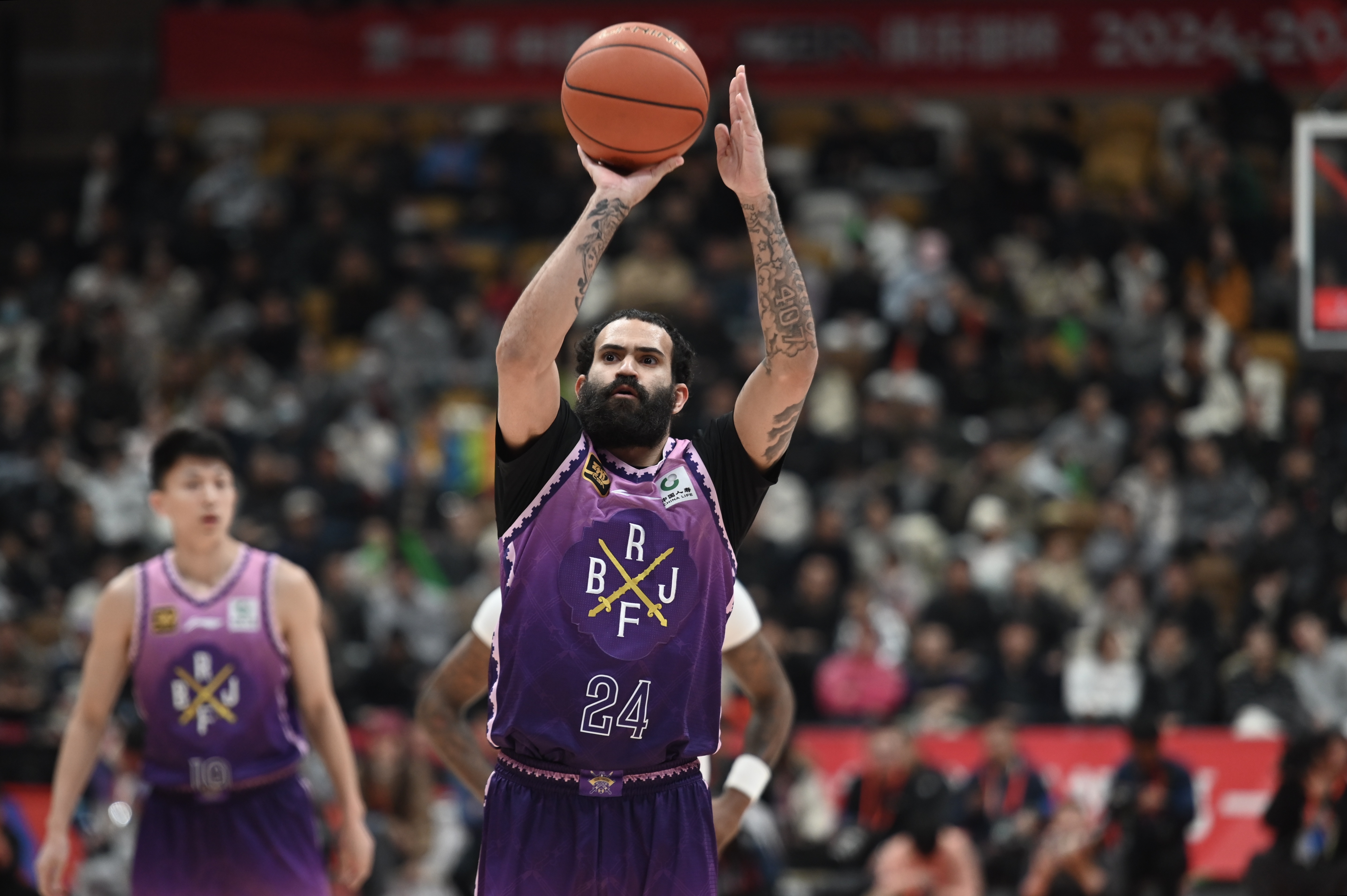  高效輸出！里勒半場各種強(qiáng)突 兩分球7中7砍下16分2籃板3助攻