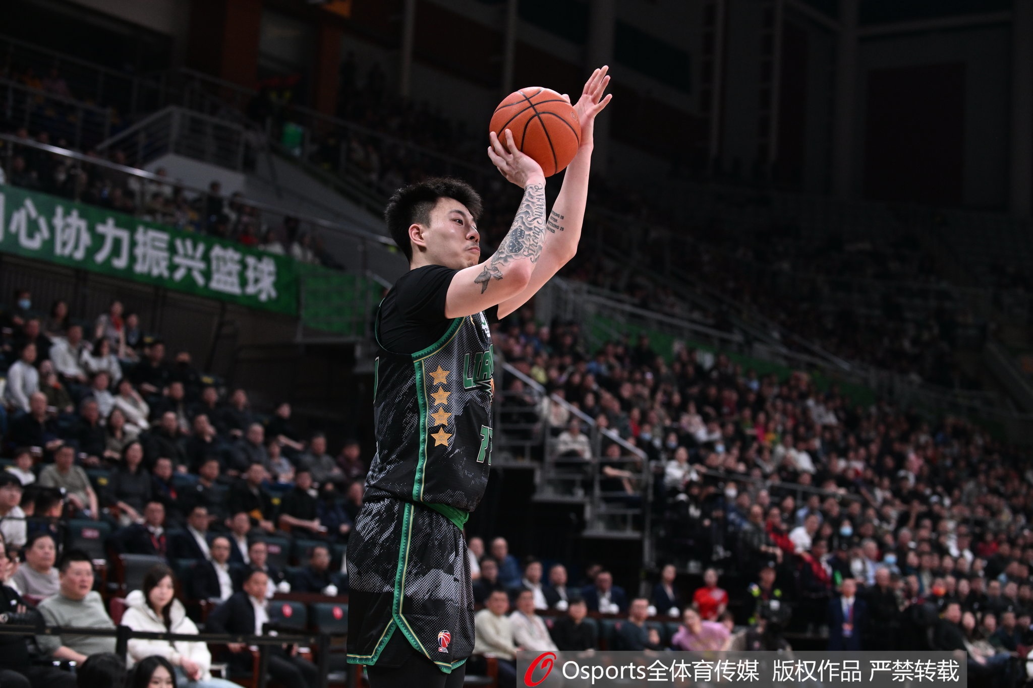  中規(guī)中矩！張鎮(zhèn)麟13中5拿到10分7板4助1斷 6失誤略多