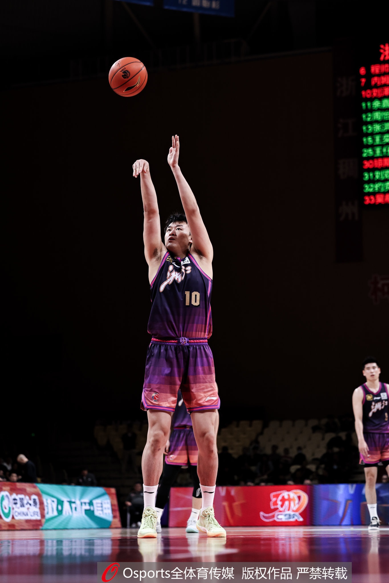  高效替補(bǔ)！劉澤一13投7中&罰球4中3得18分7板 得分并列全隊最高